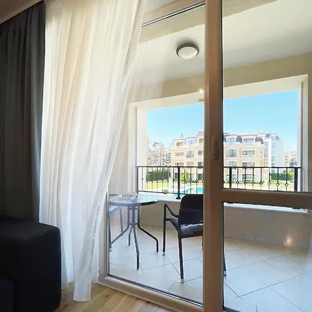 старецът и морето Apartment Saints Constantine and Helena